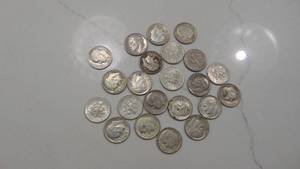 lot 32 image: 22- Silver Dimes 1946-1964