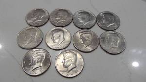 lot 38 image: 3-1971D, 1972, 1972D, 2-1976D, 1978D, 1992D, 1998P Kenndy Half Dollars