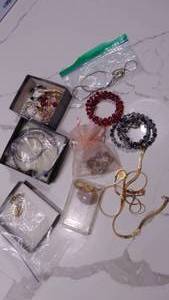 lot 49 image: Lot of Costume Jewelry