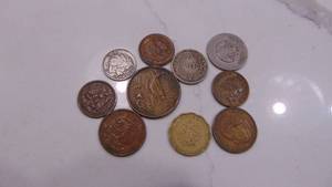 lot 74 image: Assorted Columbia and Mexican Coins