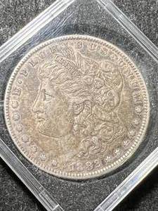 lot 10 image: 1882 US MORGAN SILVER DOLLAR IN CASE