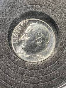 lot 25 image: 1964 US PROOF ROOSEVELT DIME IN CASE
