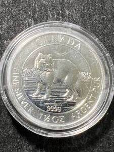 lot 29 image: 2014 CANADIAN WOLF 1.5 TROY OZ .9999 FINE SILVER IN AIRTITE