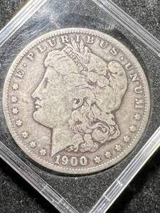 lot 52 image: 1900-O US MORGAN SILVER DOLLAR IN CASE