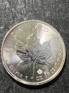 lot 62 image: 2016 CANADIAN MAPLE LEAF 1 TROY OZ .9999 FINE SILVER