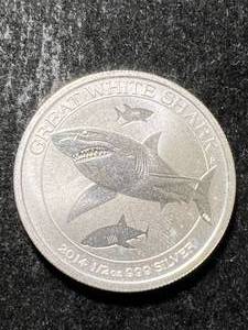 lot 65 image: 2014 AUSTRALIAN SHARK HALF TROY OZ .999 FINE SILVER