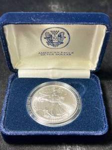 lot 72 image: 1996 AMERICAN SILVER EAGLE IN MINT BOX