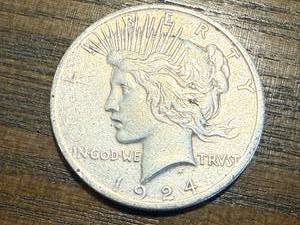lot 7 image: 1924 Peace Dollar
