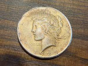 lot 9 image: 1925 Peace Dollar