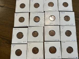 lot 24 image: 16 1940s Wheat Pennies