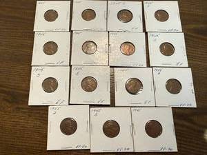 lot 25 image: 15 1940s Wheat Pennies