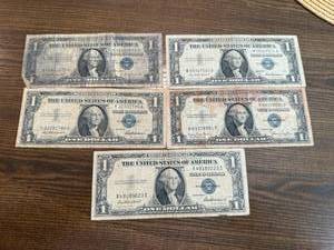 lot 34 image: 5 - Washington $1 Silver Certificates