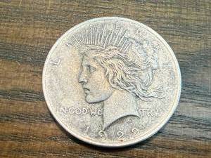 lot 46 image: 1922 Peace Dollar