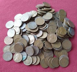 lot 44 image: (200) Wheat Pennies