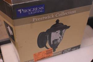 lot 25 image: Exterior Wall Lantern