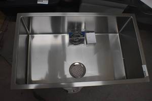 lot 44 image: Single Bowl Stainless Steel Kitchen Sink