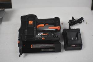 lot 77 image: WEN 20512 20V Max Cordless 18-Gauge Brad Nailer and Charger