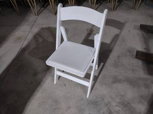 lot 76 image: (32) Wooden Folding Chairs...