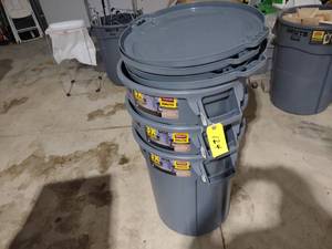 lot 124 image: (3) Rubbermaid Brute 32 Gallon Cans...