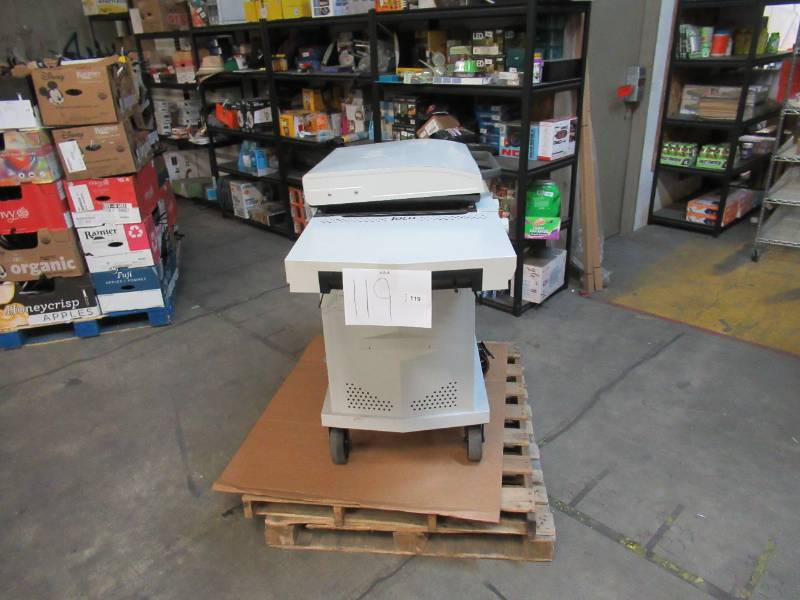 lot 119 image: LoCo Cookers 26 2-Burner Digital Series II SmartTemp Precision Griddle with Cover - Gray - Hinge Issue