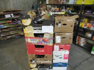 lot 115 image: Pallet of Store Overstock and Ecommerce Product - Clothing Hangers