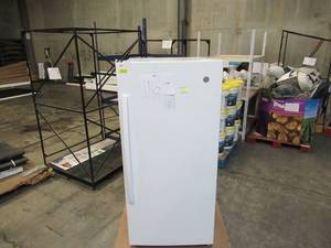 lot 116 image: GE FUF14DLREWW 14.1Cu Ft. Stand Up Freezer NOT WORKING - SOLD AS-IS