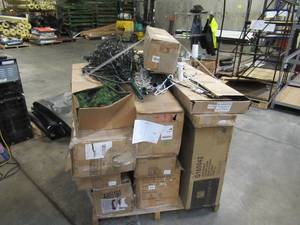 lot 131 image: Pallet of Store Overstock and Ecommerce Product and Returns - Vickerman Christmas