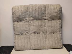 lot 50 image: NEW KIRKLAND SIGNATURE LARGE PET BED (BROWNCREAM)