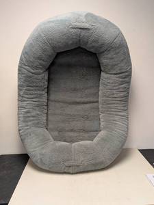 lot 51 image: NEW CANINE CREATIONS OVERSIZED PET BED (GRAY)