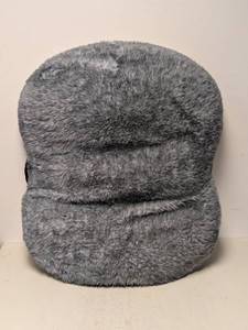 lot 49 image: NEW KIRKLAND SIGNATURE FUR BED (GRAY)