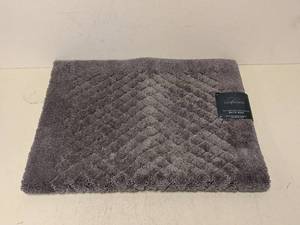 lot 90 image: NEW CHARISMA BATH RUG (GRAY)