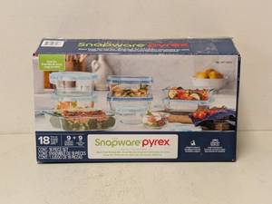 lot 104 image: SNAPWARE PYREX GLASS FOOD STORAGE SET 18PC.