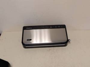 lot 162 image: FOOD SAVER VACUUM SEALING SYSTEM