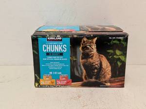 lot 179 image: KIRKLAND SIGNATURE 2-FLAVOR VARIETY PACK CHUNKS IN GRAVY (46CT.)