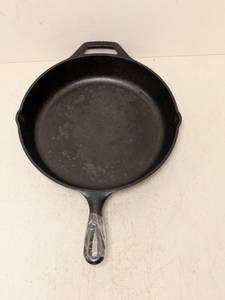 lot 209 image: LODGE CAST IRON SKILLET