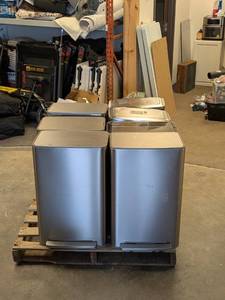 lot 218 image: MIXED LOT OF GARBAGE CANS