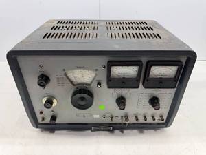 lot 30 image: HEWLETT-PACKARD MODEL 606B SIGNAL GENERATOR