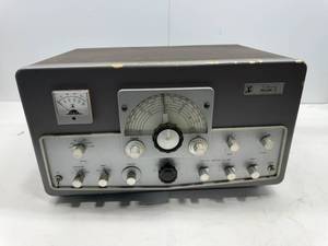 lot 37 image: EF JOHNSON VIKING VALIANT II TRANSMITTER