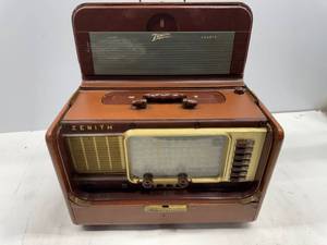 lot 57 image: ZENITH TRANS-OCEANIC TUBE RADIO