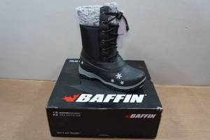 lot 2 image: Baffin Avery Youth Winter Boots - Size 2