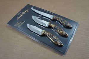 lot 59 image: Unlce Henry Knife Set