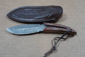 lot 62 image: Carbon Steel Feather Weight Hunting Knife