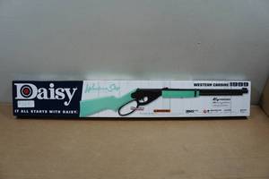 lot 82 image: Limited Edition 1999 Western Sky Carbine BB Gun