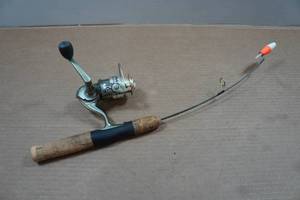 lot 98 image: Bass Pro Shop Ice Fishing Rod & Reel Combo