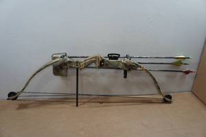 lot 99 image: PSE Youth Compound Bow with Accessories
