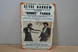 lot 147 image: Novelty Metal Sign - Bonnie & Clyde