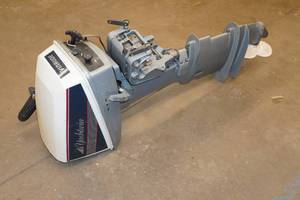 lot 129B image: 1985 Evinrude Yachtwin 8HP Outboard Boat Motor