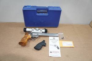 lot 1G image: Smith & Wesson 617-6 .22LR Double-Action Stainless Steel Revolver - 8-38 Barrel, NcStar Scope