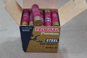 lot 391 image: 26 Federal Premium 3-12 Magnum Steel BB Shot Shotshells