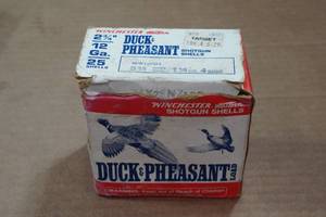 lot 402 image: 25 Winchester Duck and Pheasant 12 Gauge 2-34 4 Shot Shotshells